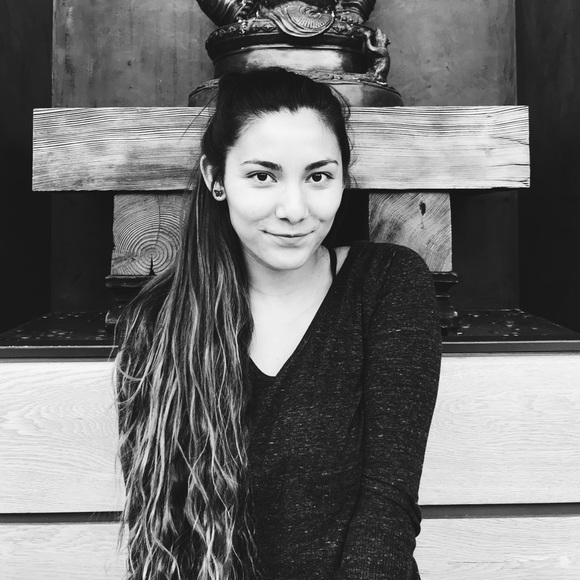 Meet your Posher, Heather - Picture 2 of 2